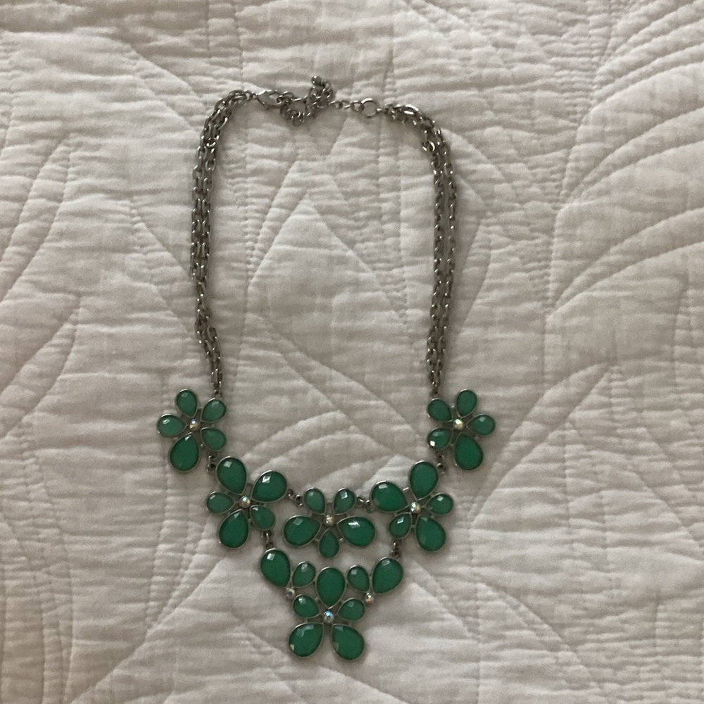 Elegant Green Floral Necklace
